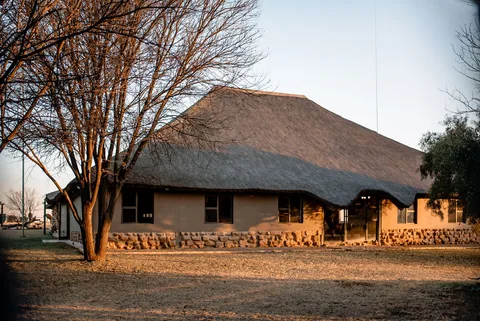 Tau Leralla River Lodge & Venue