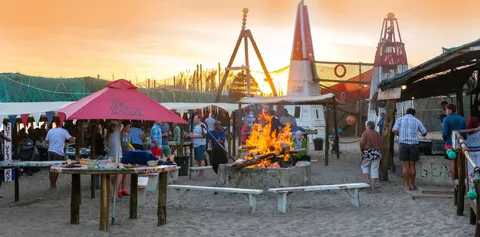 De Vette Mossel Grootbrak | Beach Seafood Restaurant Experience