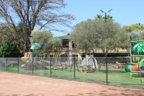 Amigo's Guesthouse & Venue