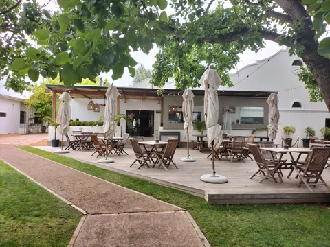 La Paris Estate